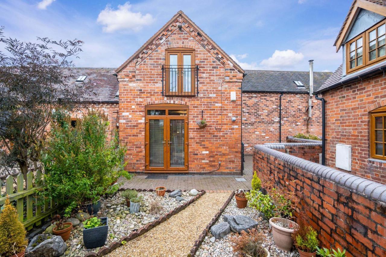 The Pigsty - 3 Bedroom Barn Conversion Coventry Exterior photo